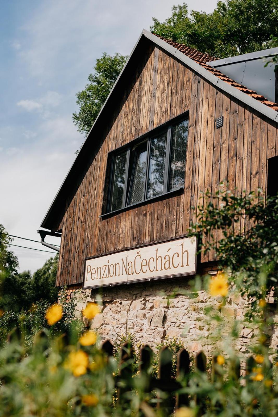 Restaurant A Penzion Na Cechach Hotel Korouhev ภายนอก รูปภาพ