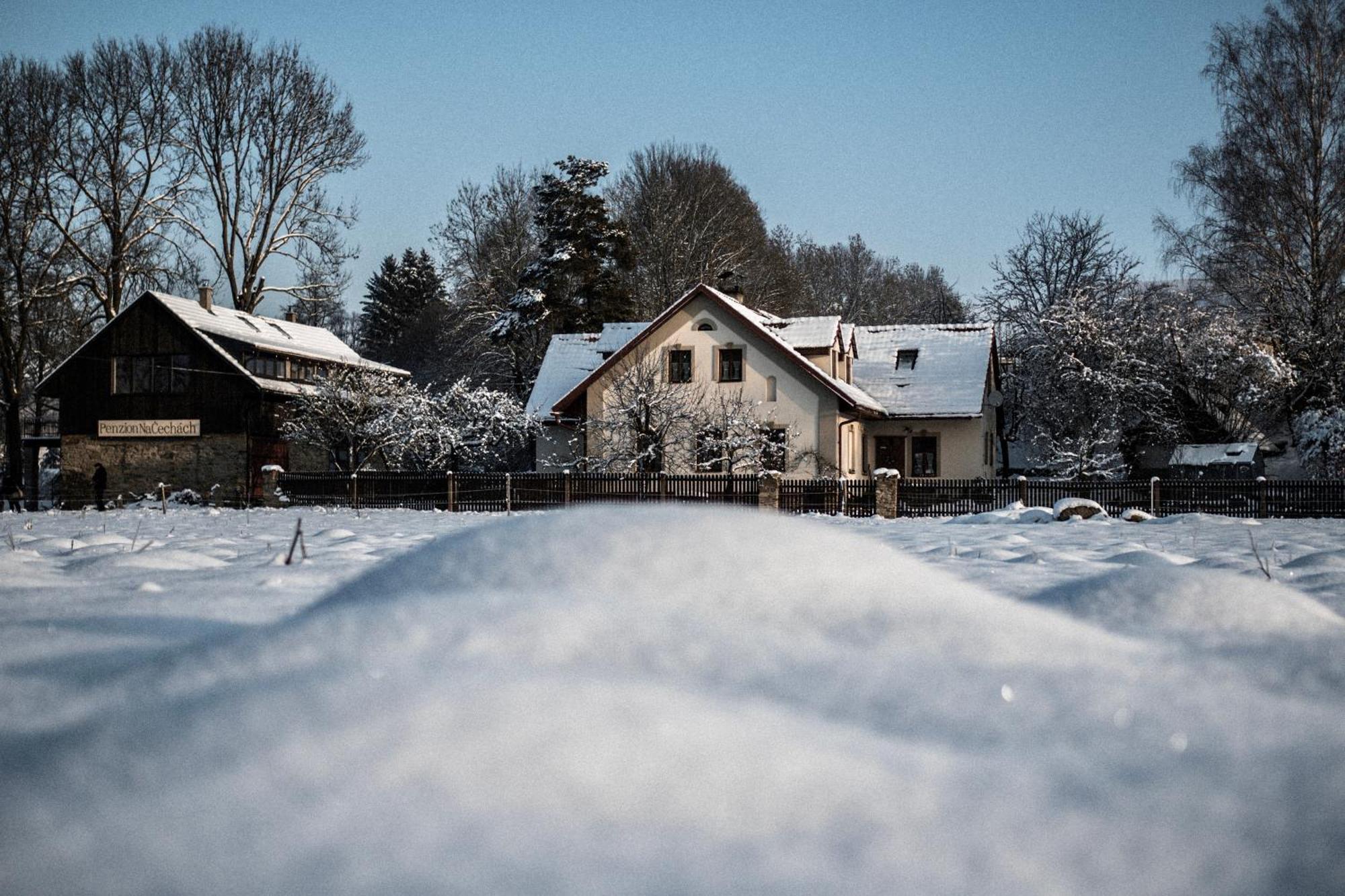 Restaurant A Penzion Na Cechach Hotel Korouhev ภายนอก รูปภาพ