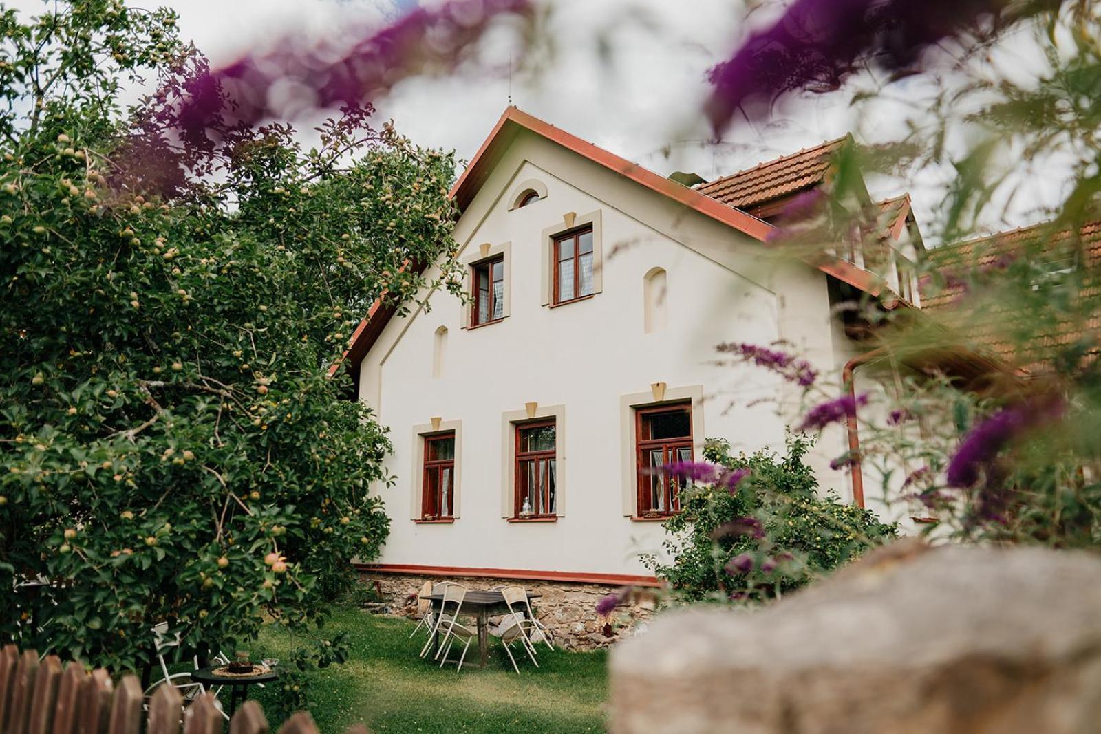 Restaurant A Penzion Na Cechach Hotel Korouhev ภายนอก รูปภาพ
