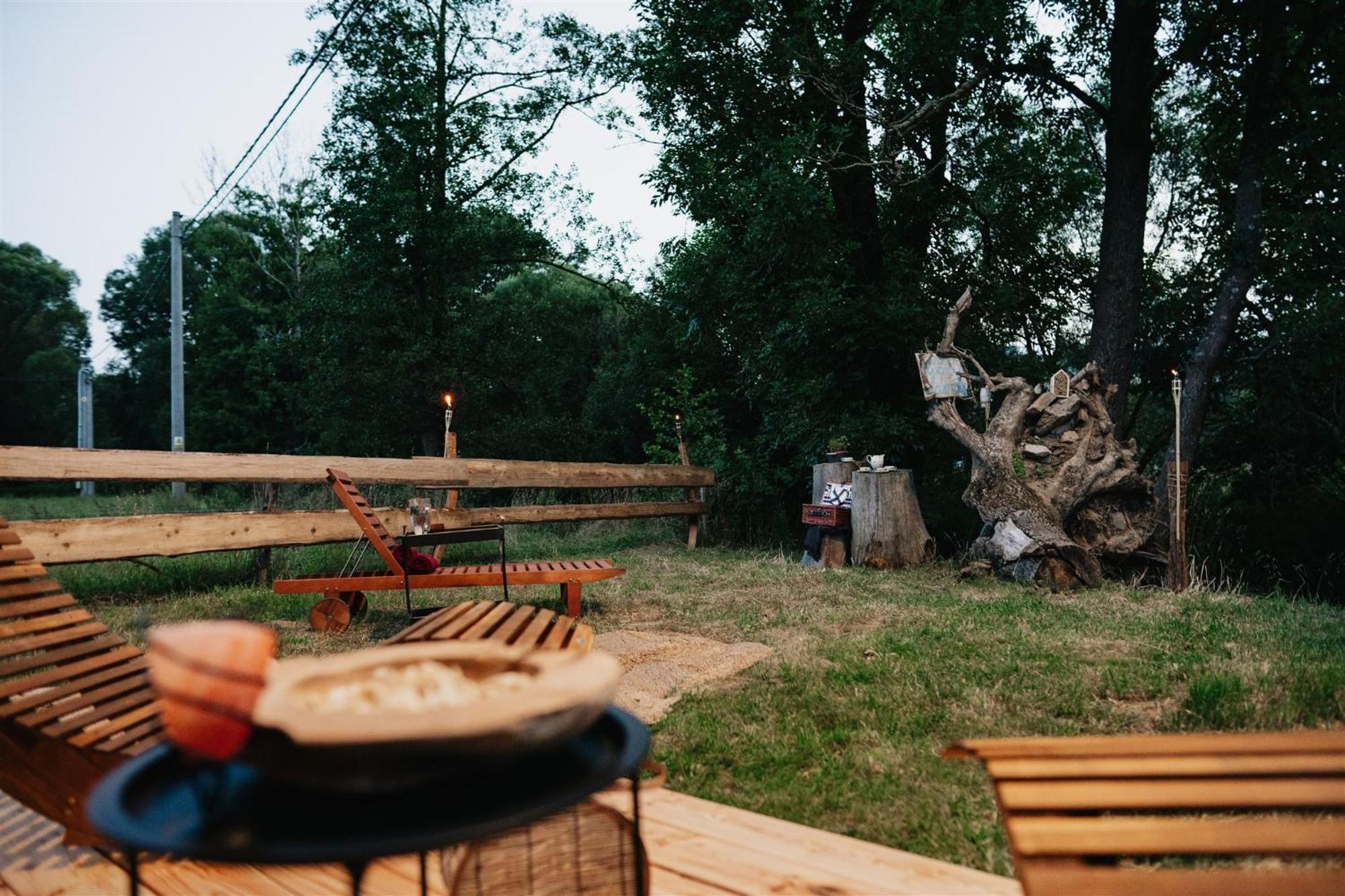 Restaurant A Penzion Na Cechach Hotel Korouhev ภายนอก รูปภาพ