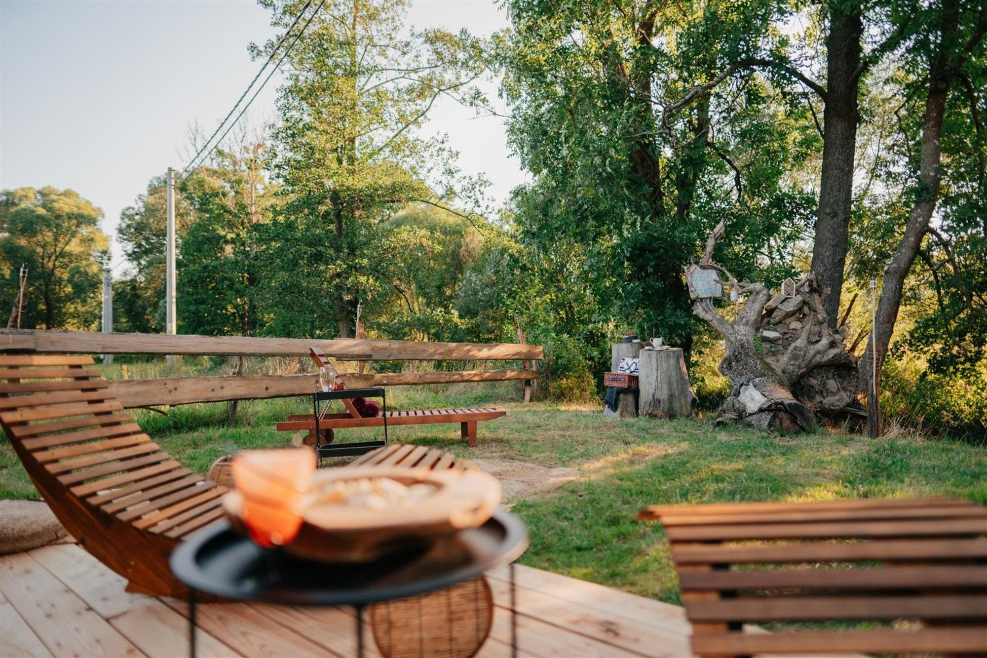 Restaurant A Penzion Na Cechach Hotel Korouhev ภายนอก รูปภาพ